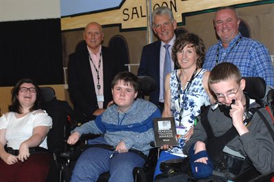 Ysgol y Deri pupilsi with award winning teacher